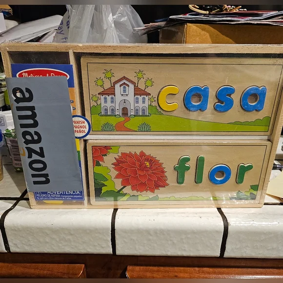 Melissa & Doug Spanish Word Puzzle Set BRAND NEW STILL SEALED - Picture 3 of 3
